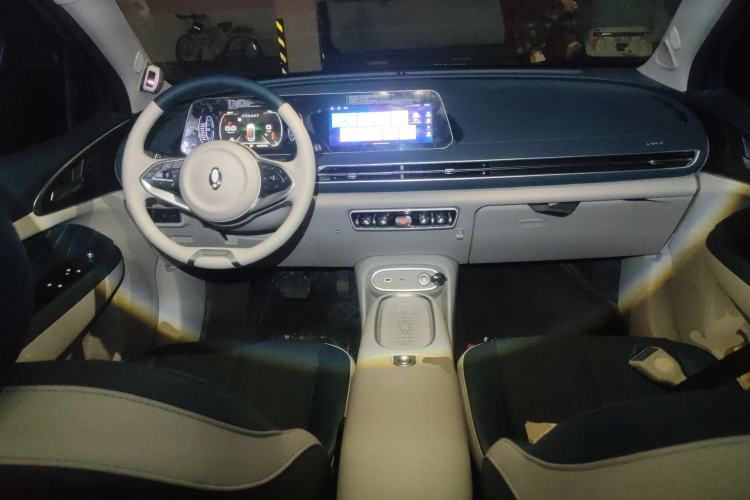 Used ORA Good Cat 2023 401 km Standard Range Prestige Version Lithium Iron Phosphate Center Console