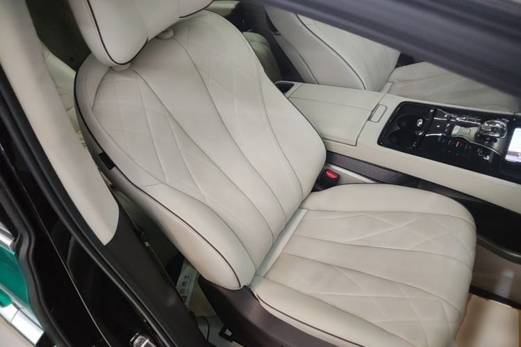 Used Denza D9 2024 DM-i 980 Four-Wheel Drive Prestige Model
