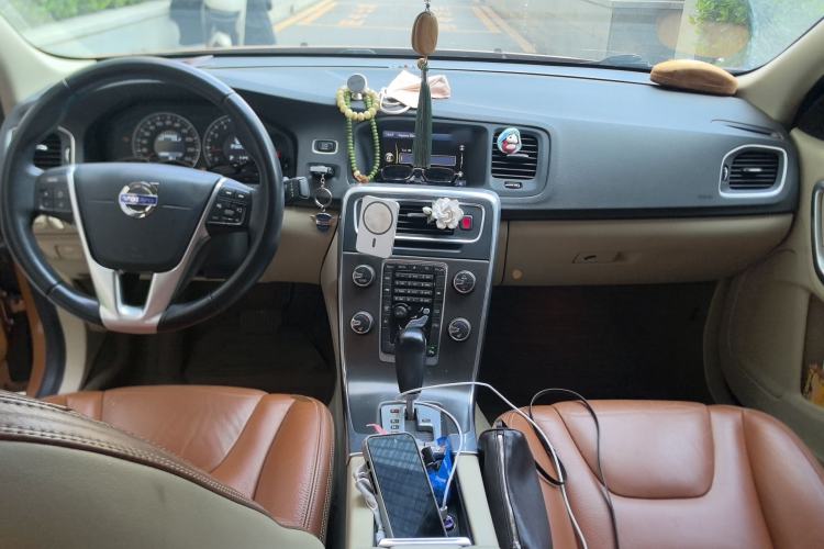 Used Volvo S60 2012 T5 Zhiya Edition Center Console