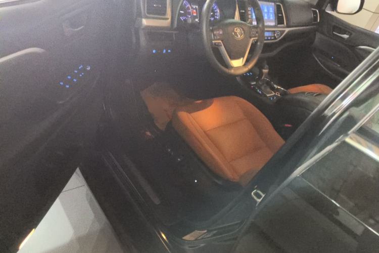 Used Toyota Highlander 2018 2.0T Four-Wheel Drive Knight Edition 7 Seats China VI Standard Driver Seat