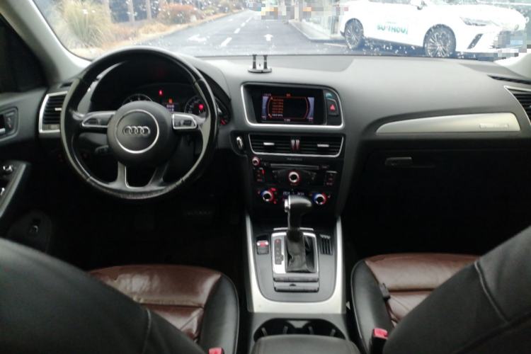 Used Audi Q5 2016 40 TFSI Technology Edition Center Console