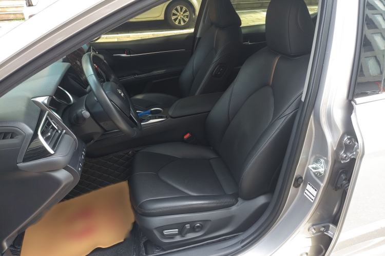 Used Toyota Camry 2021 2.0G Luxury Edition
