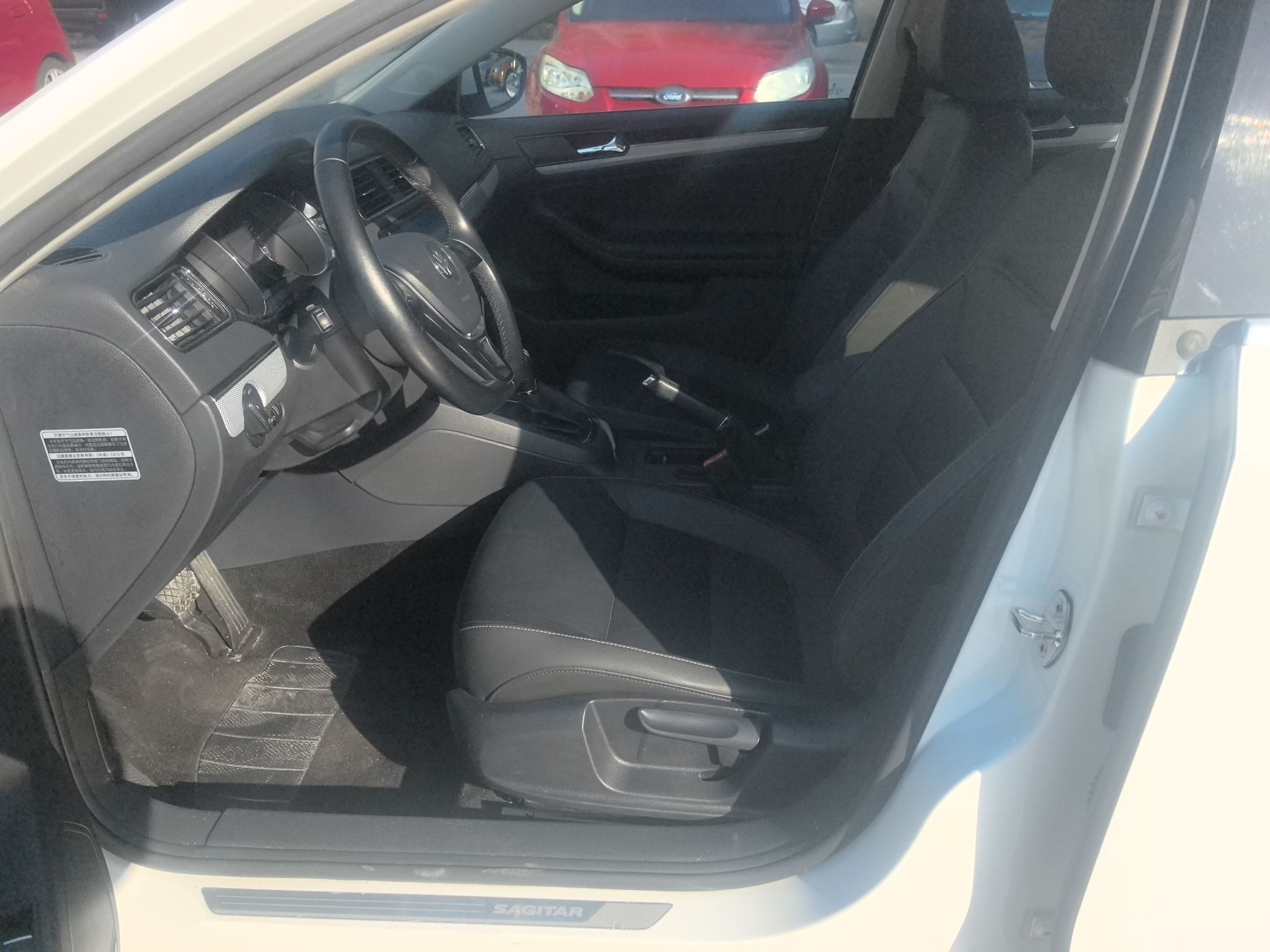 Переднее сиденье в автомобиле