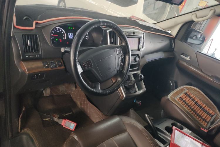 Used FORTHING Lingzhi PLUS 2021 2.0L Manual Luxury 7-Seater Center Console