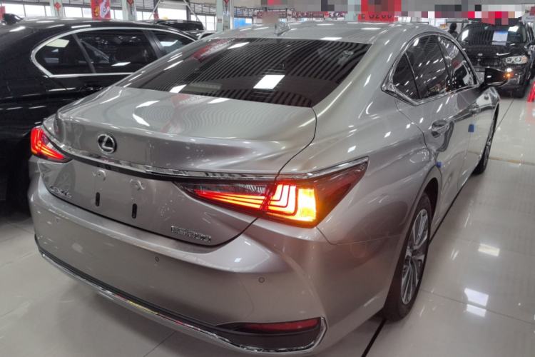Used Lexus ES 2023 200 Excellence Edition
