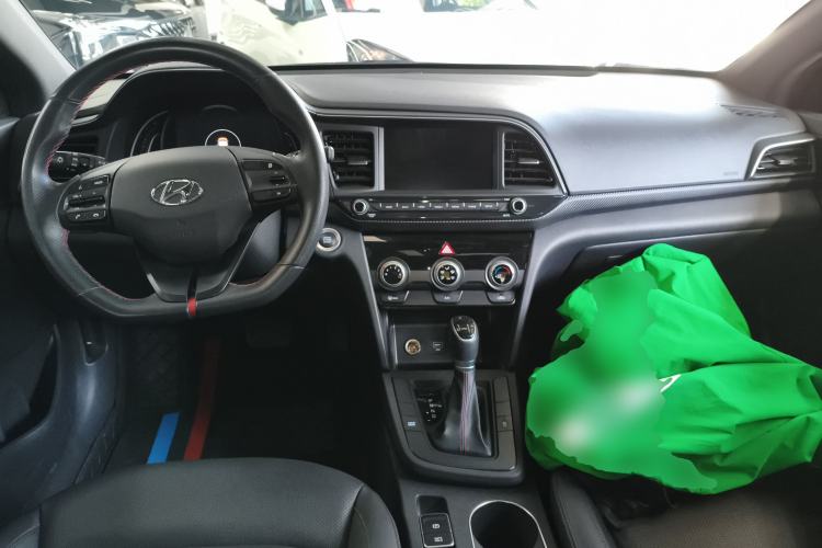 Used Hyundai Elantra (6th Generation / Lingdong) 2020 1.4T Dual-Clutch Xuan Dong · Dynamic Version Center Console