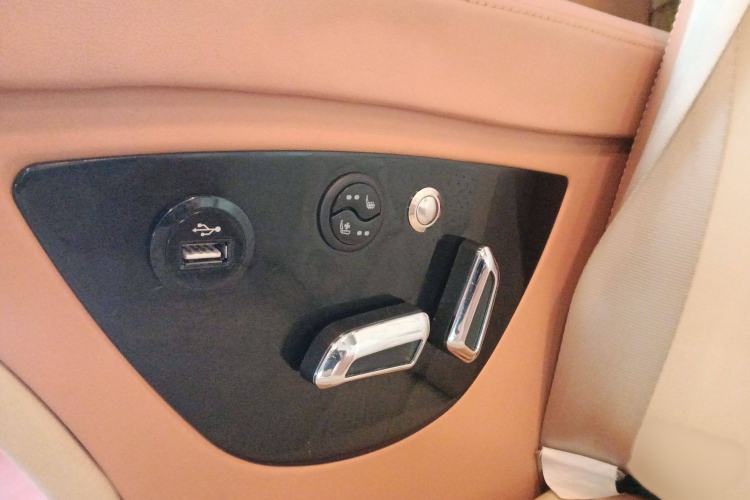 Used Volkswagen Caravelle 2018 2.0 TSI 4x4 Luxury Edition 7-Seater
