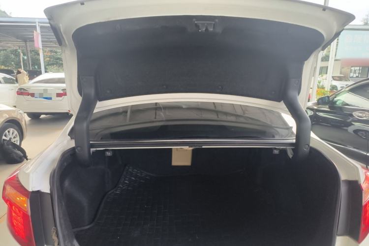 Used Haima M8 2014 2.0L Automatic Luxury Version