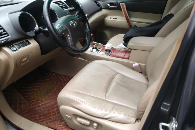 Used Toyota Highlander 2009 2.7L Two-Wheel Drive 7-Seater Supreme Edition Left Front Seat