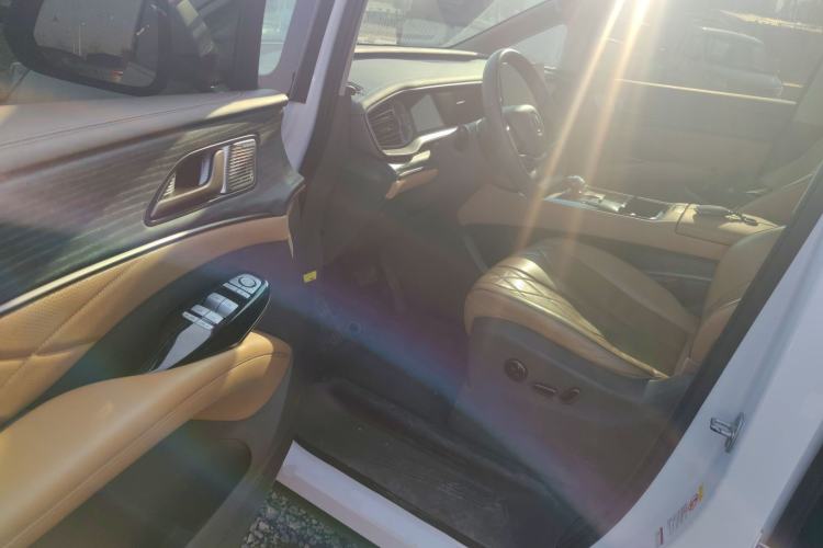 Used Denza D9 2022 DM-i 970 Four-Wheel Drive Prestige Model
