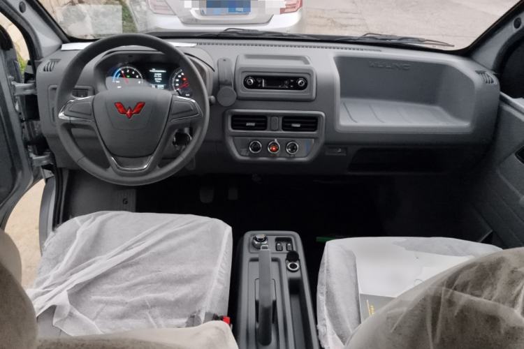 Used Wuling Yangguang 2025 Model 400km Bus Edition—Comfort Edition

