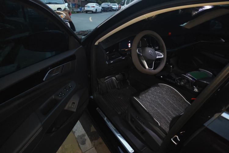 Used Volkswagen Passat 2025 Outstanding Model 330TSI Elite Edition
