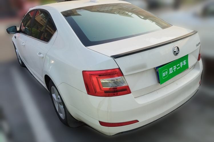 Used Skoda Octavia 2015 1.6L Manual Eado Edition Rear Left 45 Deg