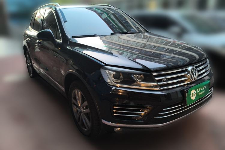 Used Volkswagen Touareg 2016 3.0 TSI High-End Version Front Right 45 Deg