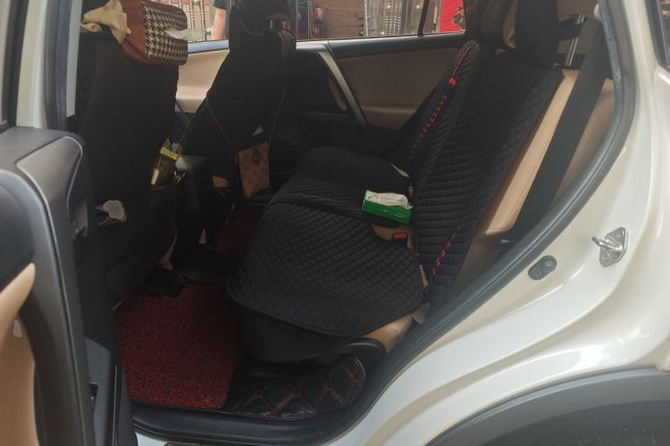 Used Toyota RAV4 2016 2.0L CVT Two-Wheel Drive Fashion Edition China V Standard
