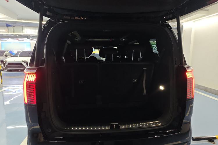 Used Zeekr 009 2024 7-Seater Walk-Through Version Four-Wheel Drive 108 kWh