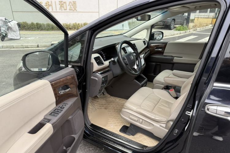 Used Honda Odyssey 2017 2.4L Luxury Edition Left Front Seat