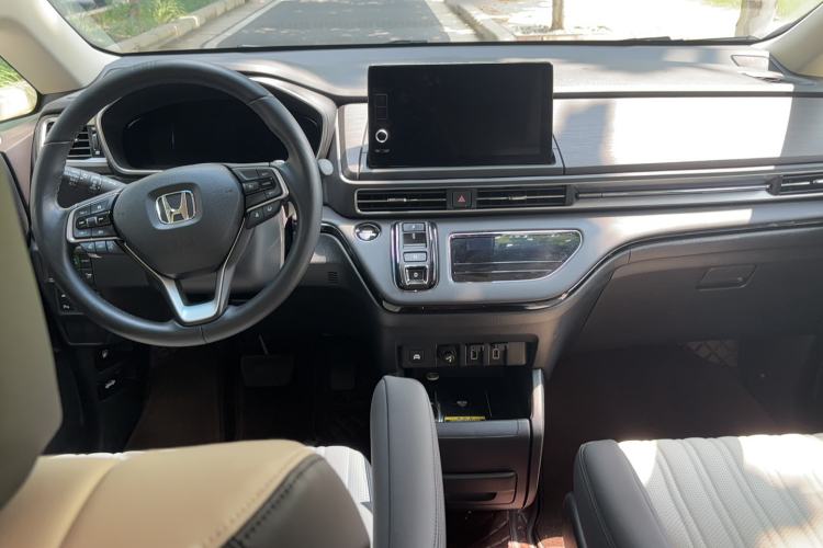 Used Honda Elysion 2024 2.0L eHEV Comfort Edition Center Console