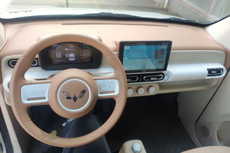 Used Wuling Hongguang MINIEV 2024 3rd Generation 215km Youth Edition Center Console