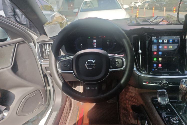 Used Volvo S60 New Energy 2024 T8 All-Wheel Drive Long-Range Zhiyi Luxury Edition
