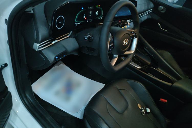 Used Hyundai Elantra 2023 1.5L CVT LUX Prestige Edition
