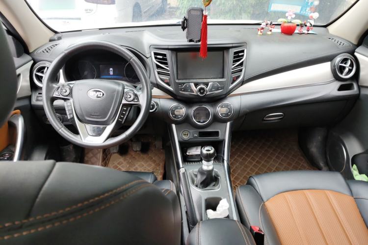 Used BYD Song 2016 1.5TI Manual Luxury Model Center Console