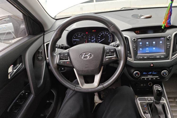 Used Hyundai ix25 2015 1.6L Automatic Two-Wheel-Drive Deluxe DLX Model
