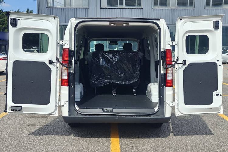 Used Ruichi EC75 2025 Model Passenger Vehicle Smart Driving Ultra-Charging Edition, Pioneer Type I, 52.16 kWh
