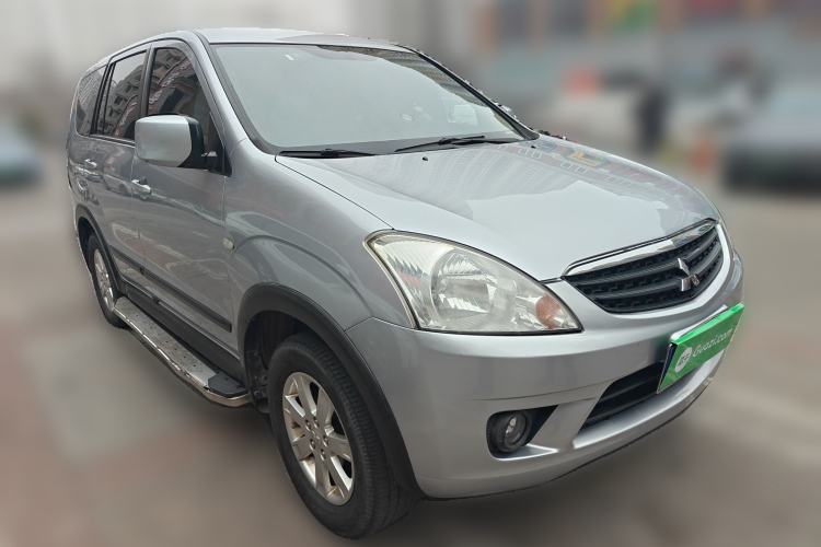 Used Mitsubishi Zinger 2011 2.0L Manual Transmission Luxury Version Front Right 45 Deg