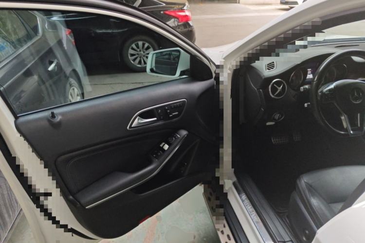 Used Mercedes-Benz GLA 2015 GLA 260 4MATIC Sport Edition Driver Seat