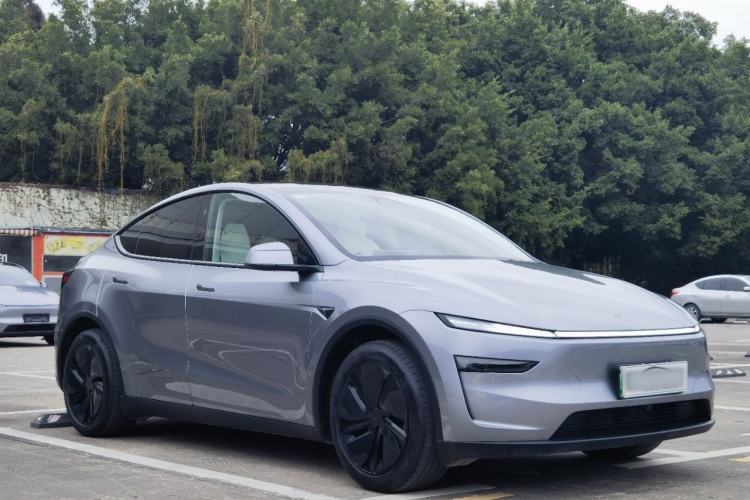 Used Tesla Model Y 2025 Rear-Wheel-Drive Version
