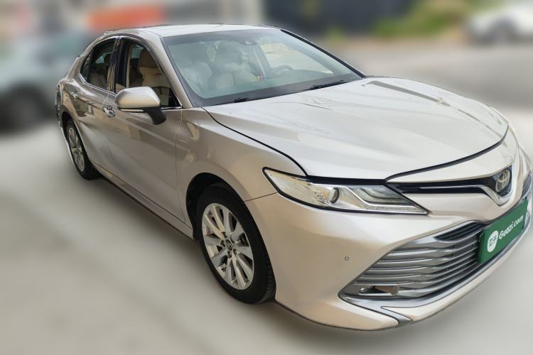 Used Toyota Camry 2019 Revised Version 2.0G Luxury Edition Front Right 45 Deg