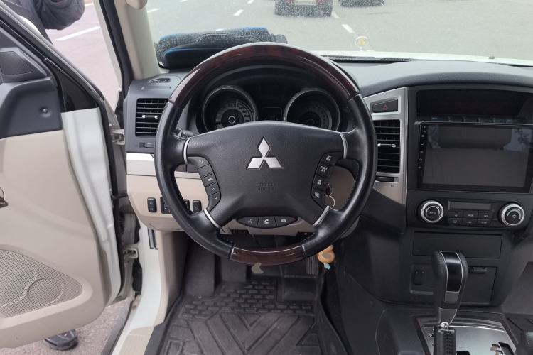 Used Mitsubishi Pajero 