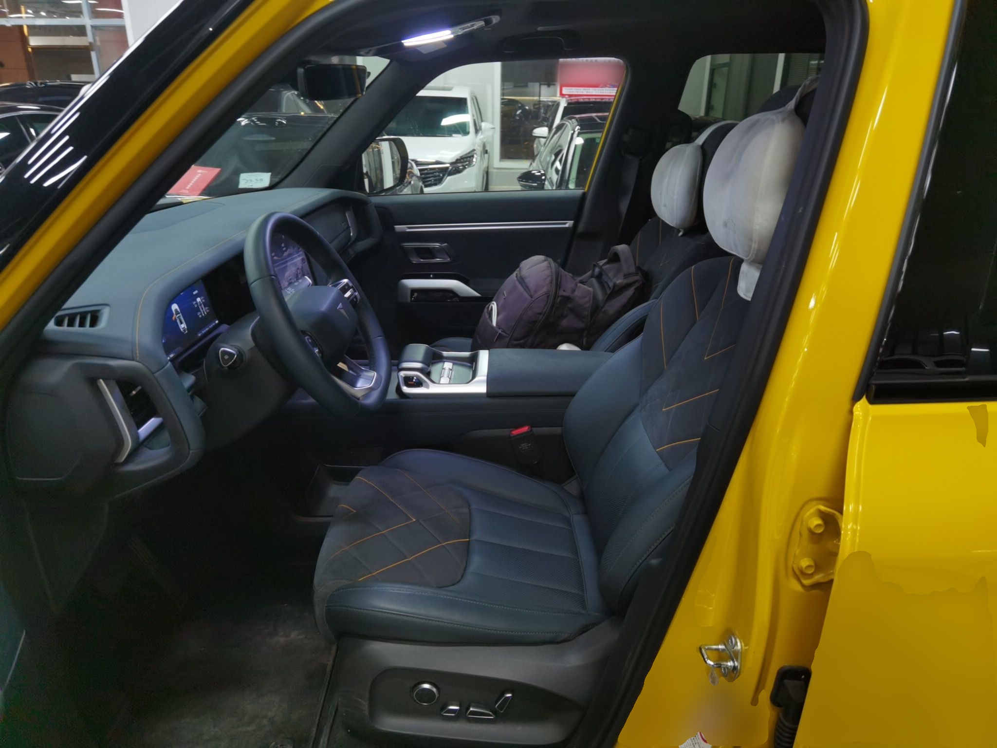 المقاعد الأمامية داخل السيارة