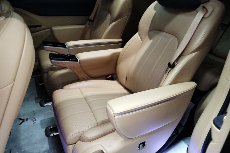 Used VOYAH Dream 2025 PHEV Four-Wheel Drive Excellence Kunpeng Edition