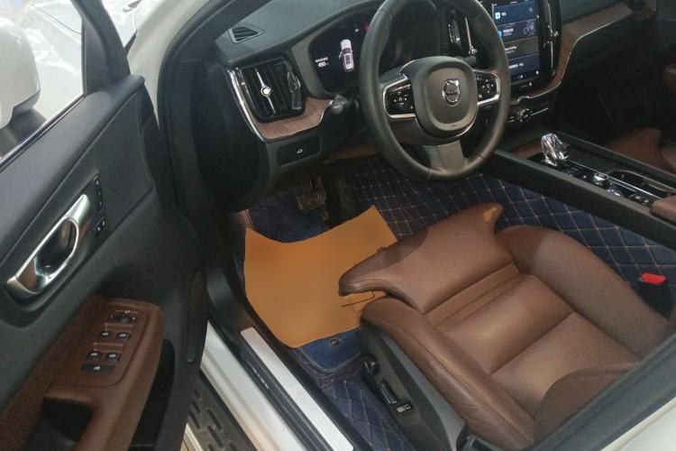 Used Volvo XC60 2023 B5 4x4 Smart Luxury Edition
