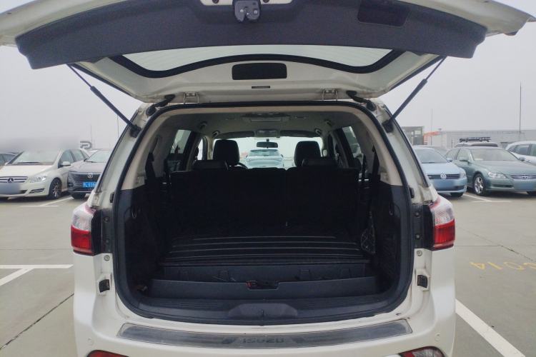 Used Isuzu mu-X 2015 2.5T Two-Wheel Drive Automatic Luxury Edition 7 Seats Trunk