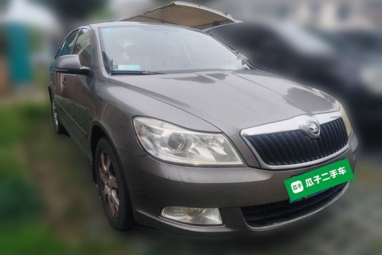 Used Skoda Octavia 2014 1.6L Manual Yijie Edition Front Right 45 Deg