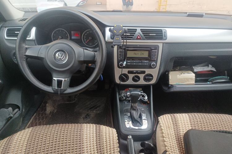 Used Volkswagen Bora 2011 1.4T Automatic Comfort Model Center Console