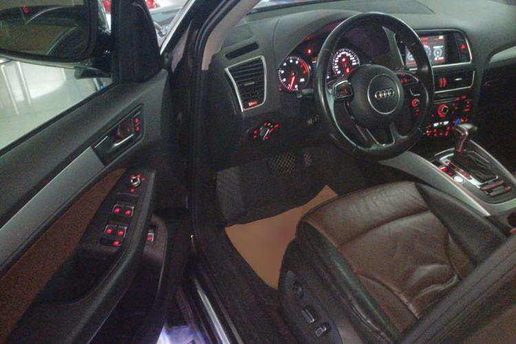 Used Audi Q5 2016 40 TFSI Technology Edition Driver Seat