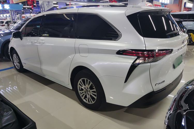 Used Toyota Sienna 2023 2.5L Hybrid Comfort Edition
