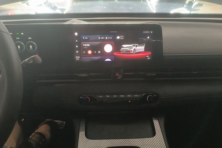 Used GAC Trumpchi EMPOW 2023 400T Automatic R MAX Center Console