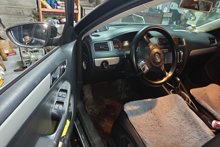 Used Volkswagen Sagitar 2014 1.6L Automatic Comfort Model
