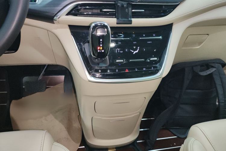 Used Buick GL8 2022 ES Landtrek 653T Luxury Edition