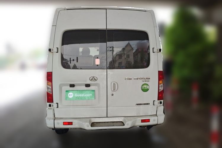 Used SAIC MAXUS Xintu V80 2017 2.5T 5-Speed Manual Aoyuntong National V Short Wheelbase Mid-Roof 5/6/10-Seater
