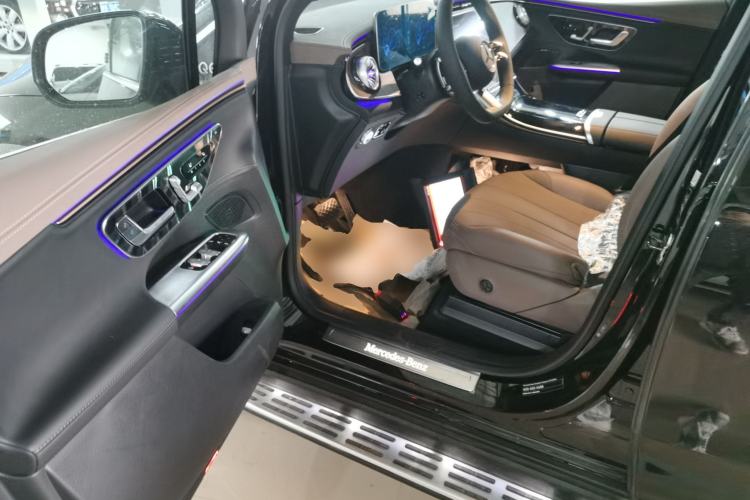 Used Mercedes-Benz EQE SUV 2024 500 4MATIC Pioneer Edition Driver Seat