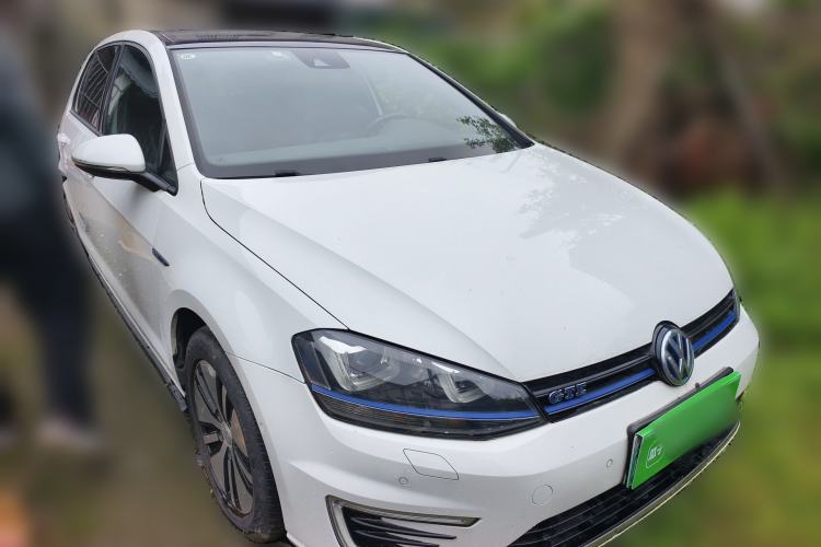 Used Volkswagen Golf 2015 GTE model Front Right 45 Deg