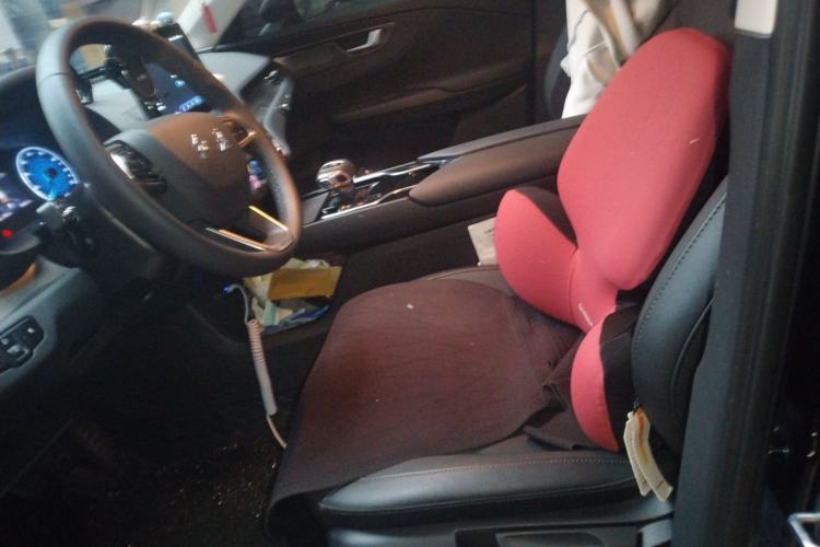 Used Hongqi E-QM5 2022 431 km Charge & Enjoy Edition