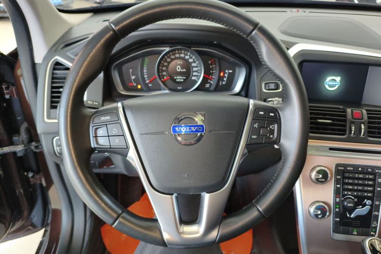 Used Volvo XC60 2017 T5 AWD Smart Upgrade Model
