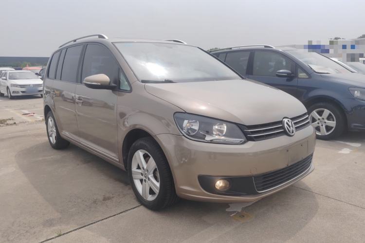 Used Volkswagen Touran 2015 1.4T DSG Comfort Edition 5 Seats Front Right 45 Deg